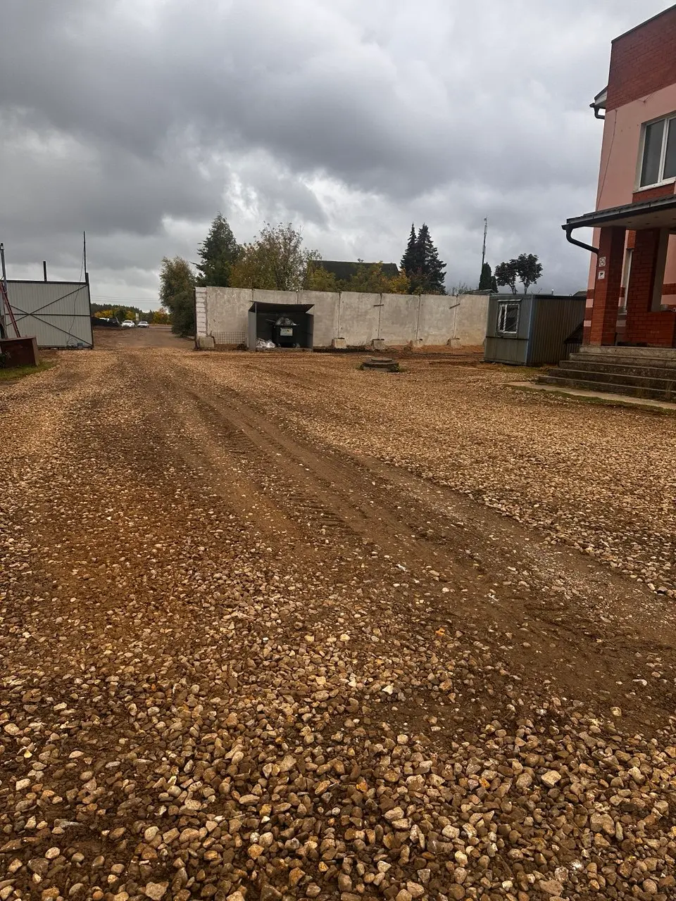 Въезд на территорию комплекса